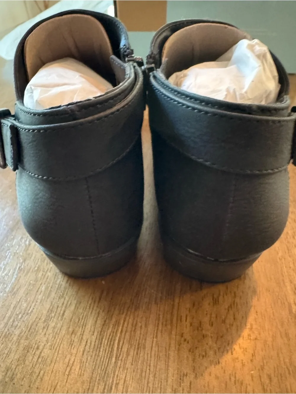 Life Stride Black Buckle Low Heel Ankle Booties NWT Size 8
